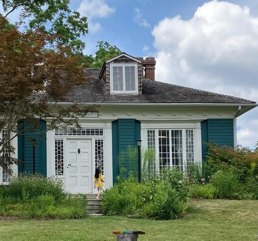 The Grange: 1921 Dundas St. W.